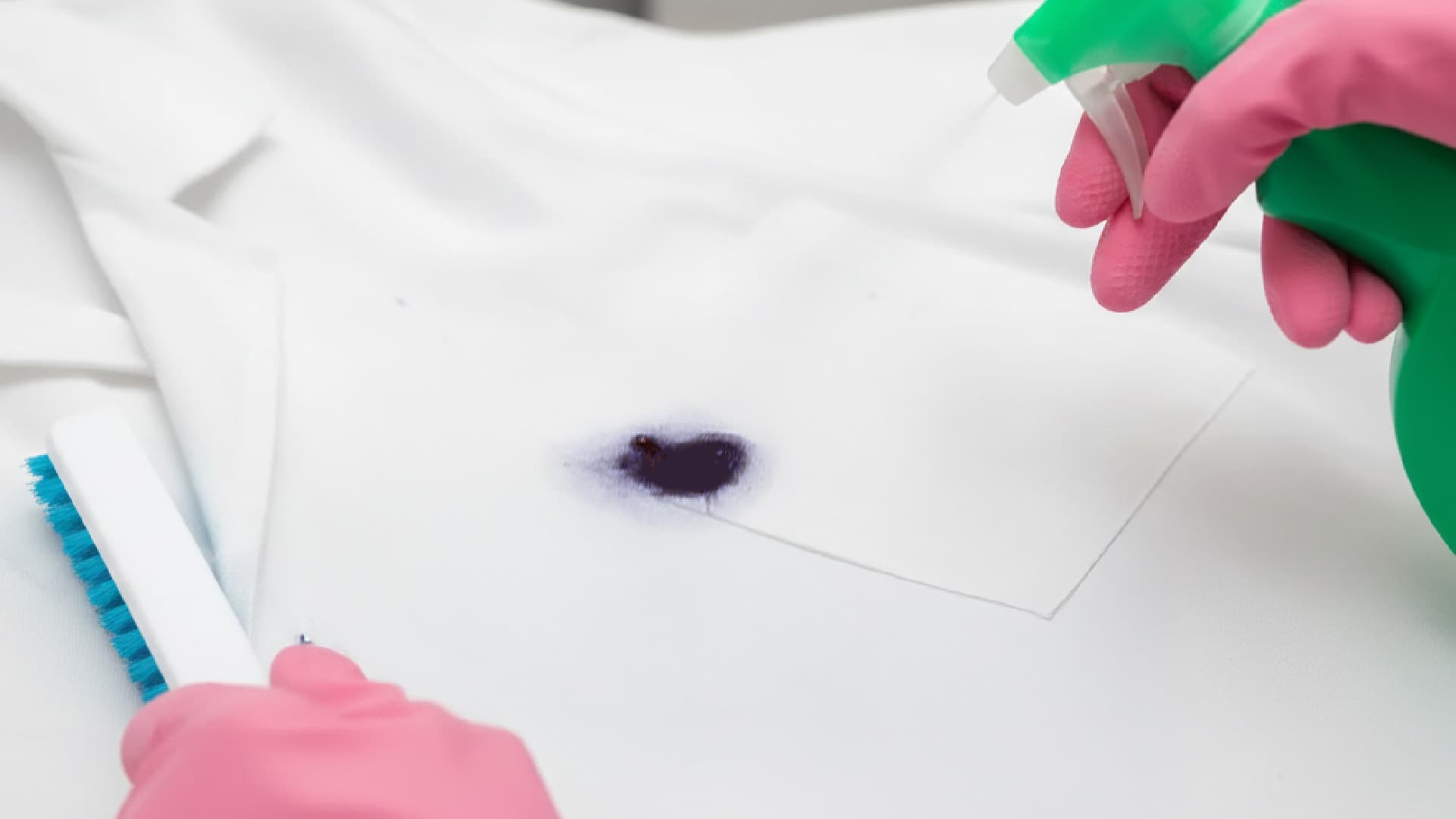 Comment enlever du stylo à bille sur une blouse blanche