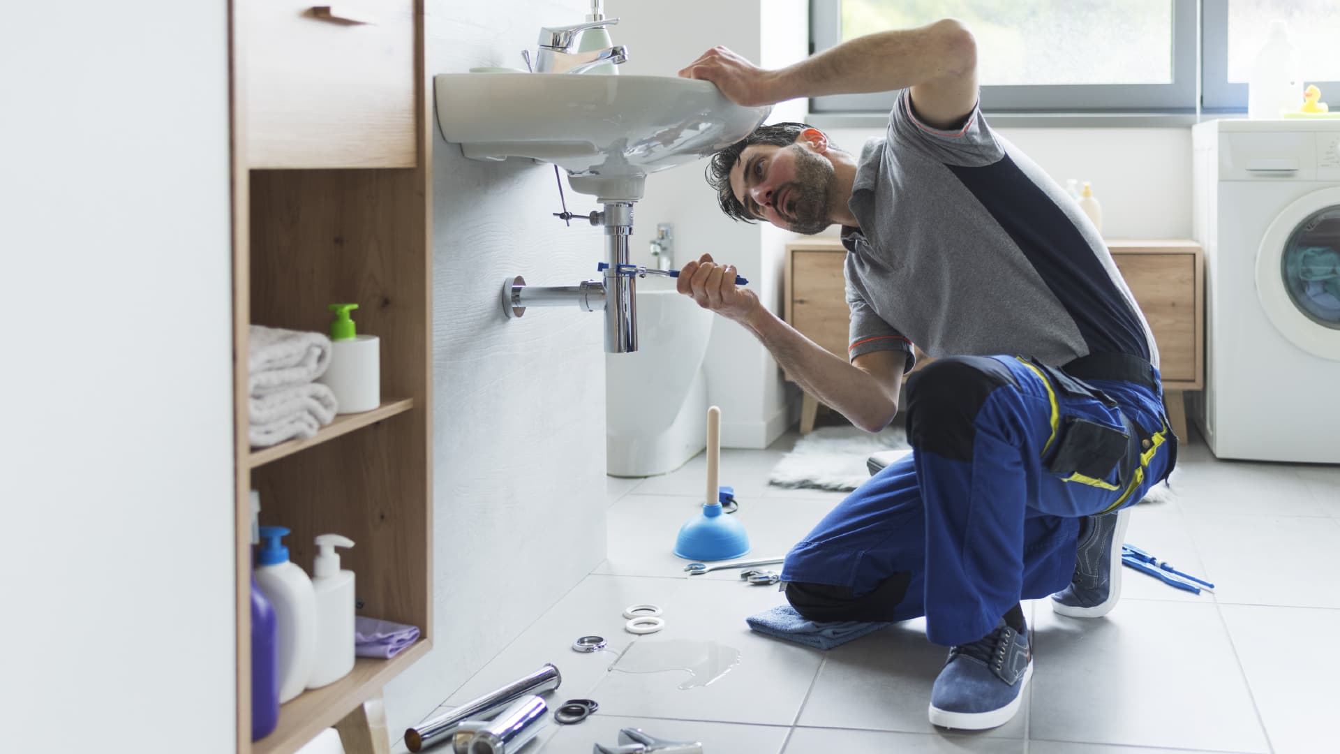 Comment bien choisir son pantalon de travail de plombier ?